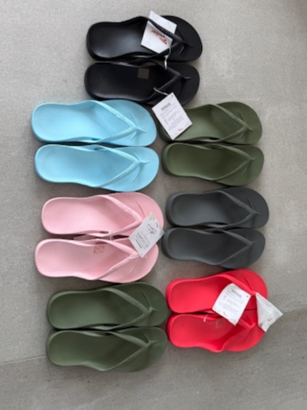 7 pairs of Archies Flip Flops - Women's Size 9